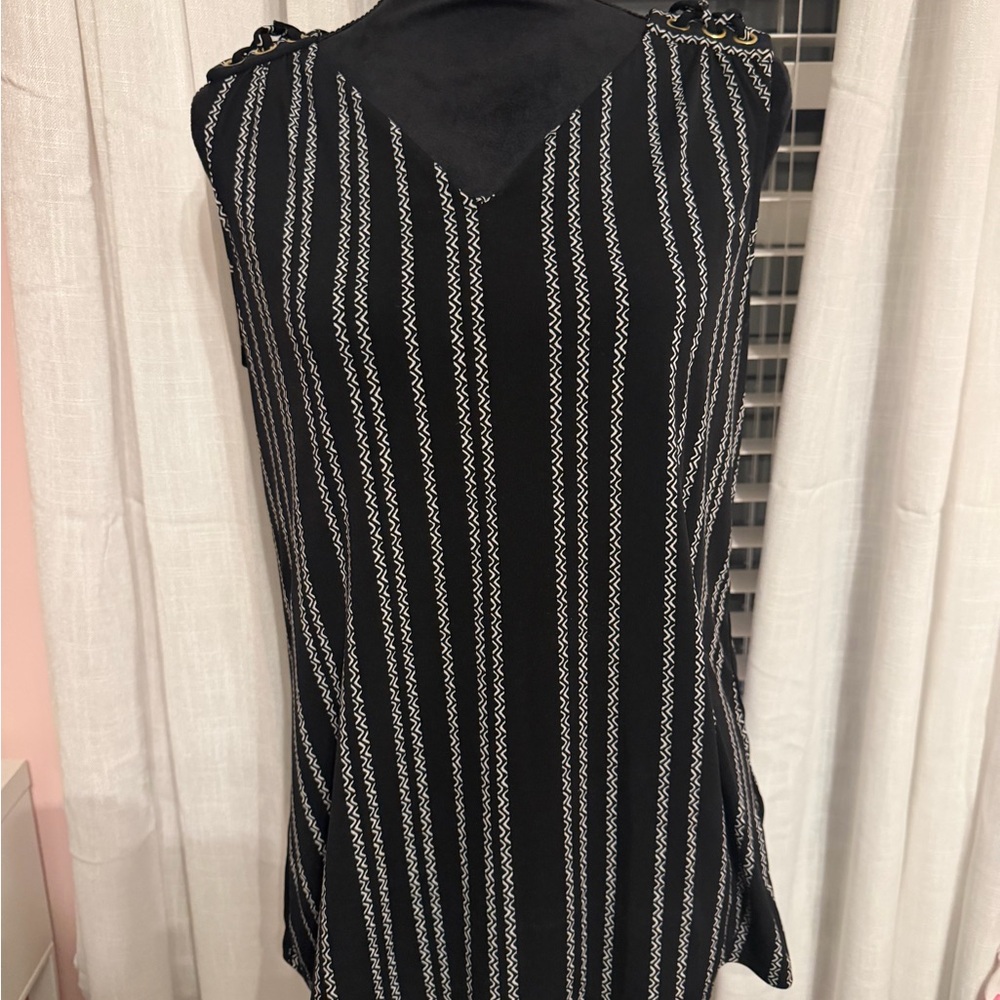 Ellen Tracy Gray Zigzag Pattern Top - image 1